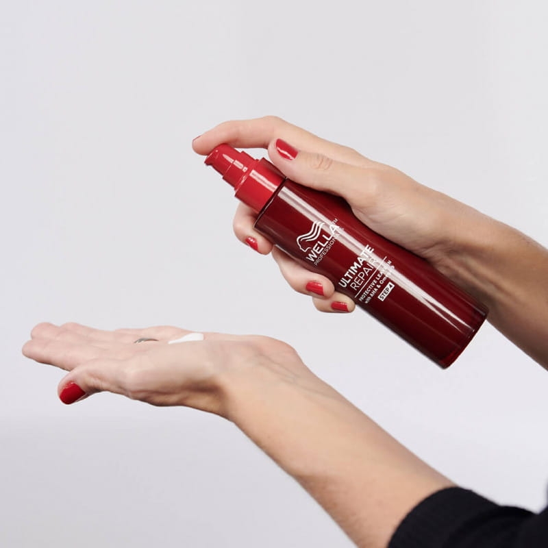 Wella ultimate repair Odżywka wygładzająca do włosów zniszczonych w sprayu 140ml