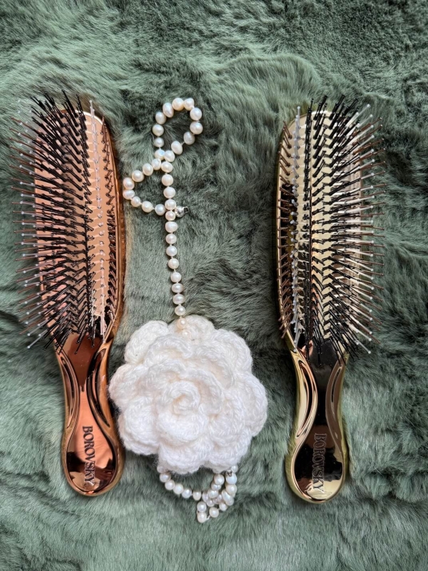 Scalp brush Borovsky gold Szczotka do pielęgnacji włosów i skóry głowy.jpg