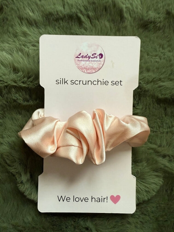 Silk scrunchie Jedwabna gumka do włosów różowa.jpg