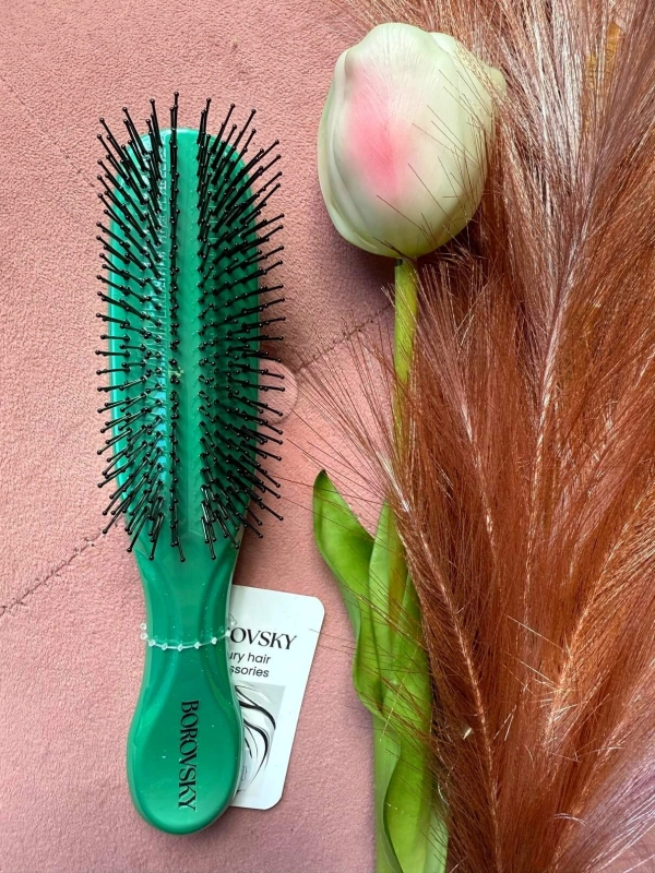 Scalp Brush Borovsky Green Apple Szczotka do pielęgnacji włosów i skóry głowy.jpg